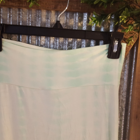 Long mint green tye dye maxi skirt - Picture 2 of 3